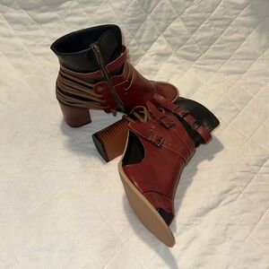 Women’s Maroon strappy leather aerobic chunky boho, western style heels S: 8/ 39